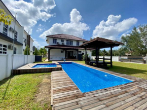 Riverside Bungalow with Pool at Koliba, Casa del Fiume